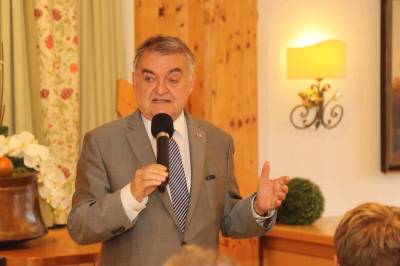 Gastredner, NRW Innenminister Herbert Reul im  gefüllten, delegierten Saal im Haus Waldfrieden in Dülmen.

Foto C. Roß 2021-08