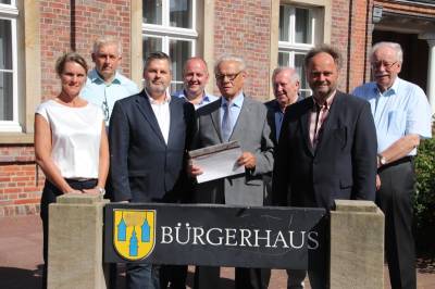 (v. li.) Sandra Bolte, Ulrich Wannigmann, Rainer Bolte, Michael Bomholt, Willi Ngeler; Leo Geiser, Markus Pieper und Friedhard Drebing